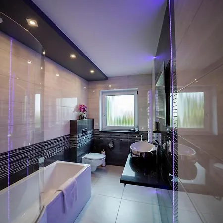 מלון דירות Blissberg 4*